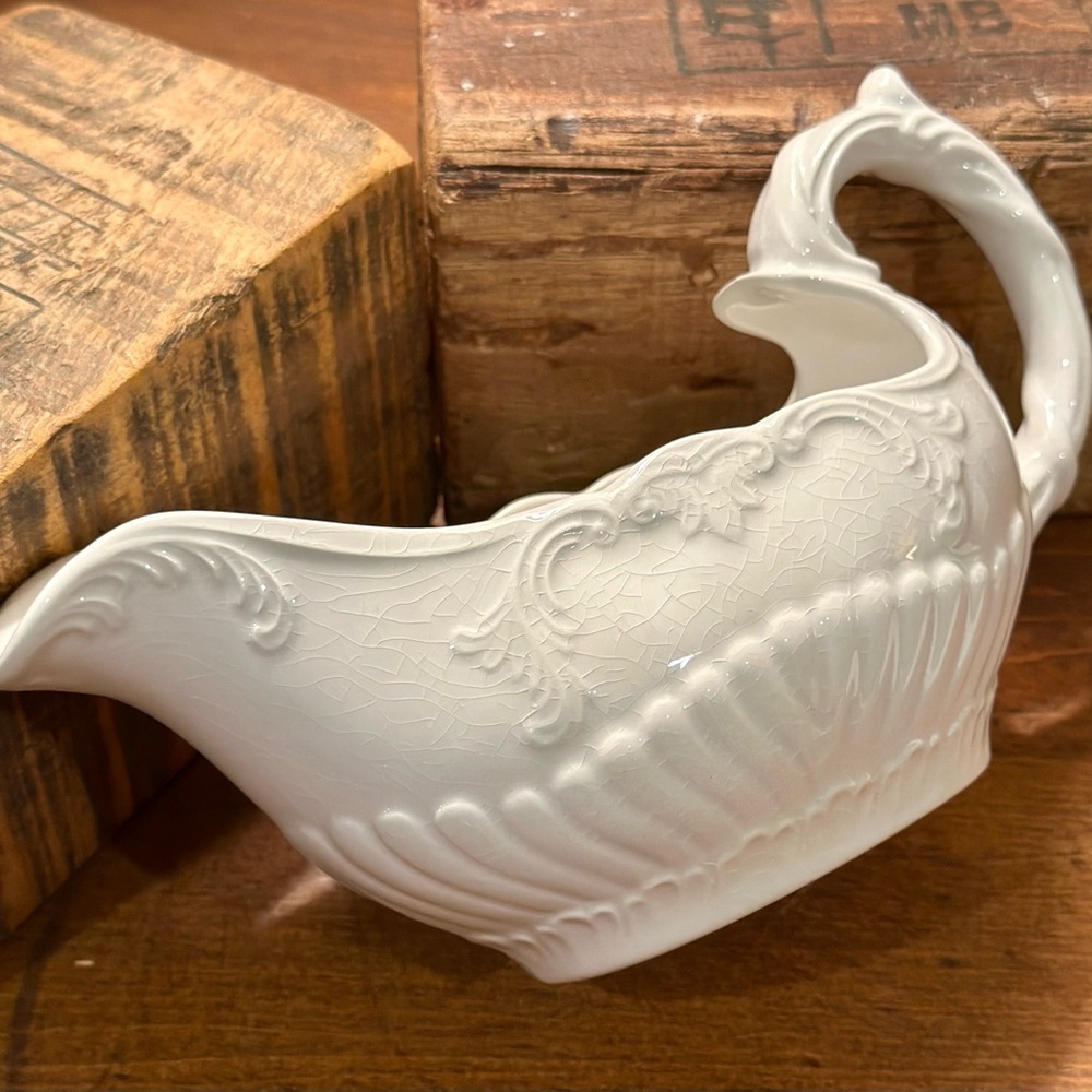 Valley Forge Vintage Creamy Ironstone Gravy Boat and Saucer - Picture 3 of 15